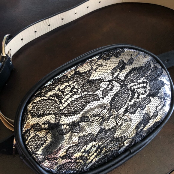 Steve Madden Silver Metallic Lace Belt Bag Small - Picture 2 of 4
